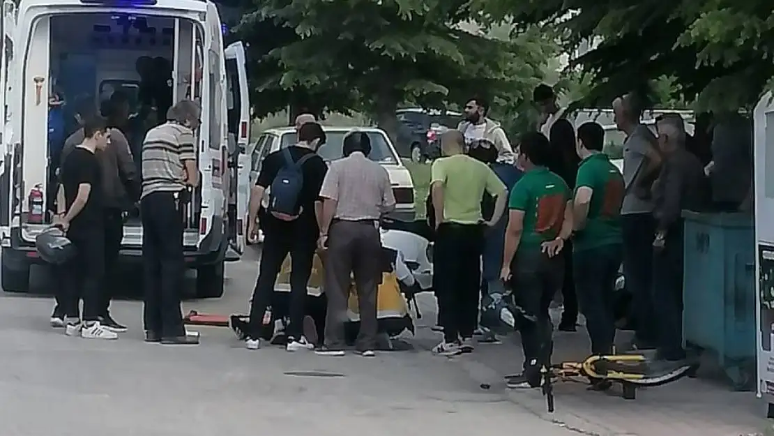 Tavşanlı'da motosiklet ile bisiklet çarpıştı: 3 yaralı