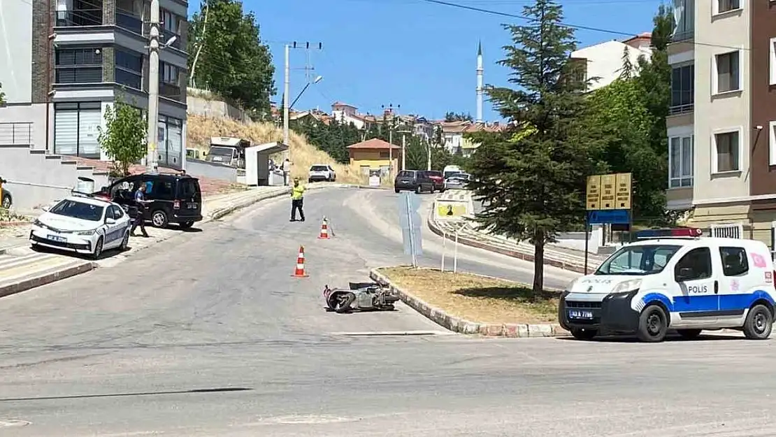 Tavşanlı'da motosiklet ile kamyonet çarpıştı : 1  yaralı