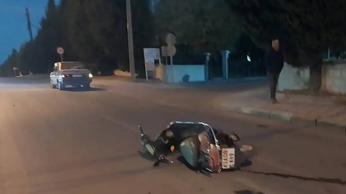 Tavşanlı'da motosiklet ile otomobile çarpıştı: 1 yaralı