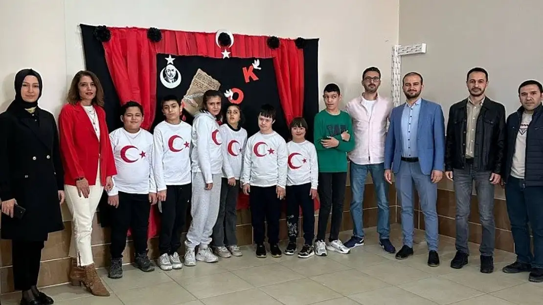Tavşanlı'da Özel Eğitim Uygulama Okulu'nda İstiklal Marşı'nın kabulünün 104. yıl dönümü programı
