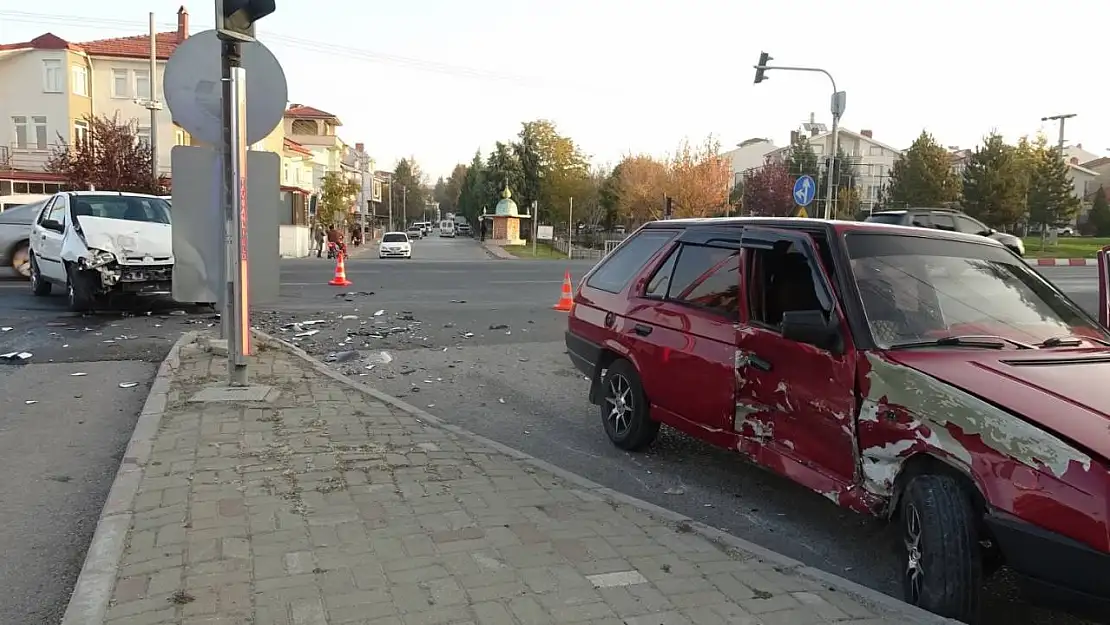 Tavşanlı'da trafik kazası, 3 yaralı