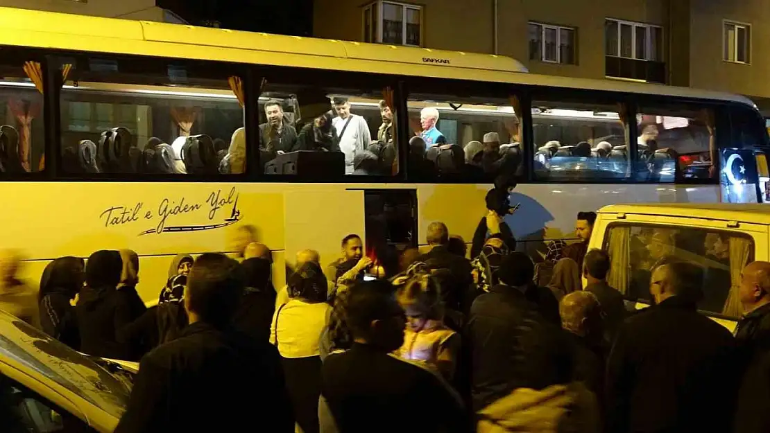 Tavşanlı'dan ikinci hacı kafilesi dualarla uğurlandı