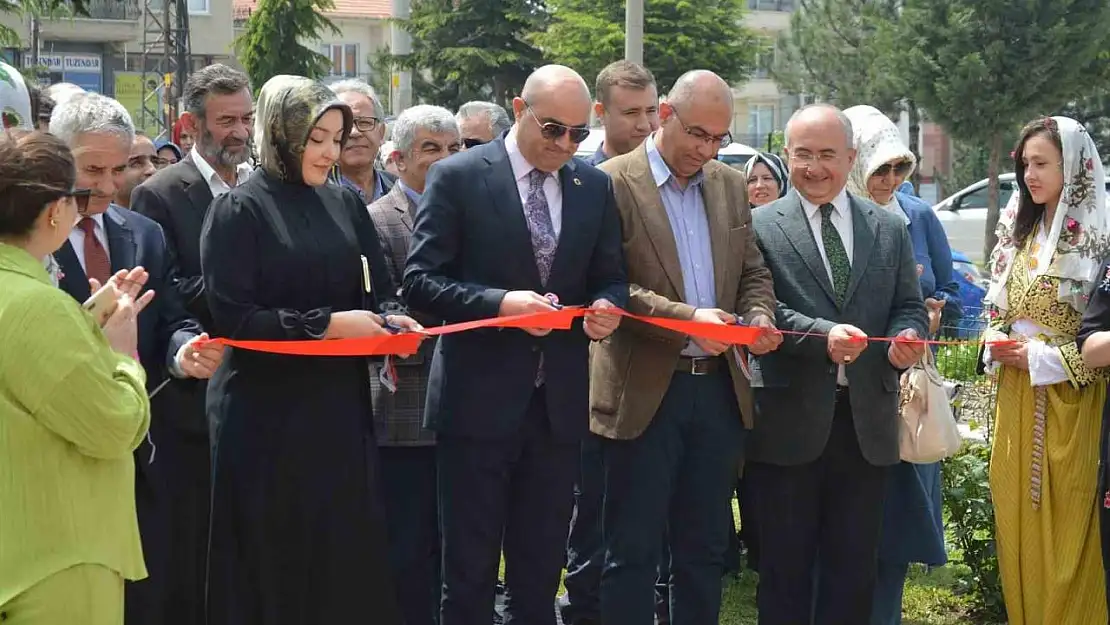 Tavşanlı Halk Eğitim Merkezi'nin Yıl Sonu Sergisi açıldı