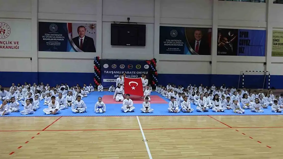 Tavşanlı Karate Okulu'nda 180 sporcuyla kuşak töreni düzenlendi