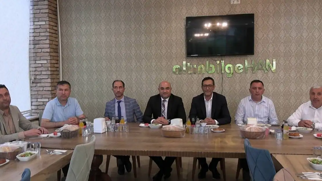 Tavşanlı muhtarlarından Kaymakam Baskın'a duygusal veda