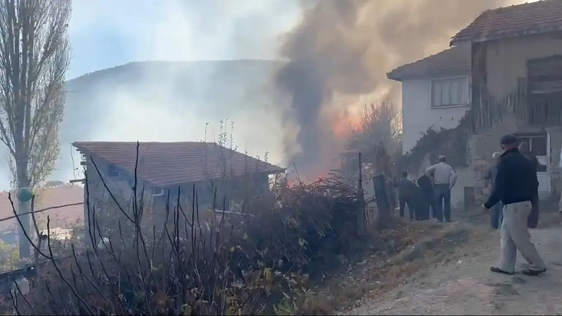 Tavşanlı'nın Kızılçukur köyünde korkutan yangın