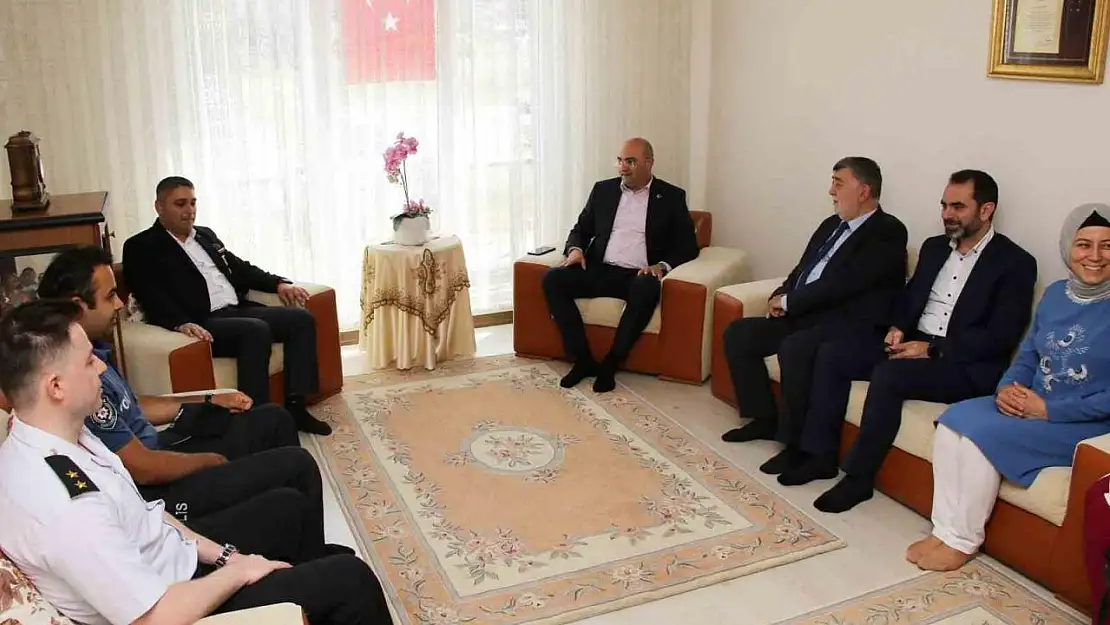 Tavşanlı protokolünden15 Temmuz Gazisi Ali Karayiğit'e ziyaret