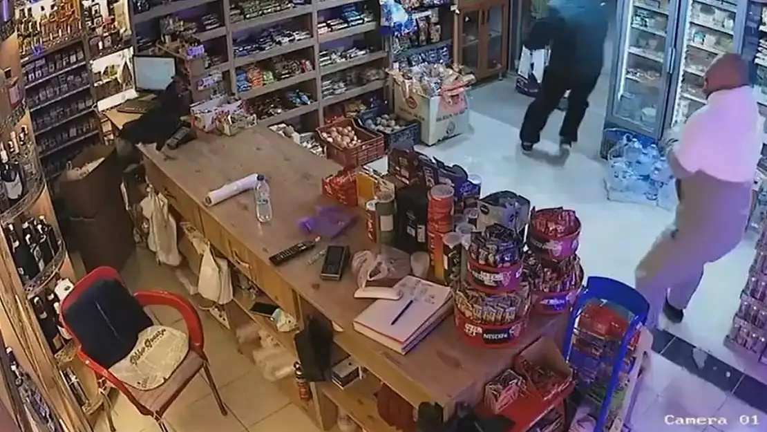 Tavuk, marketi birbirine kattı