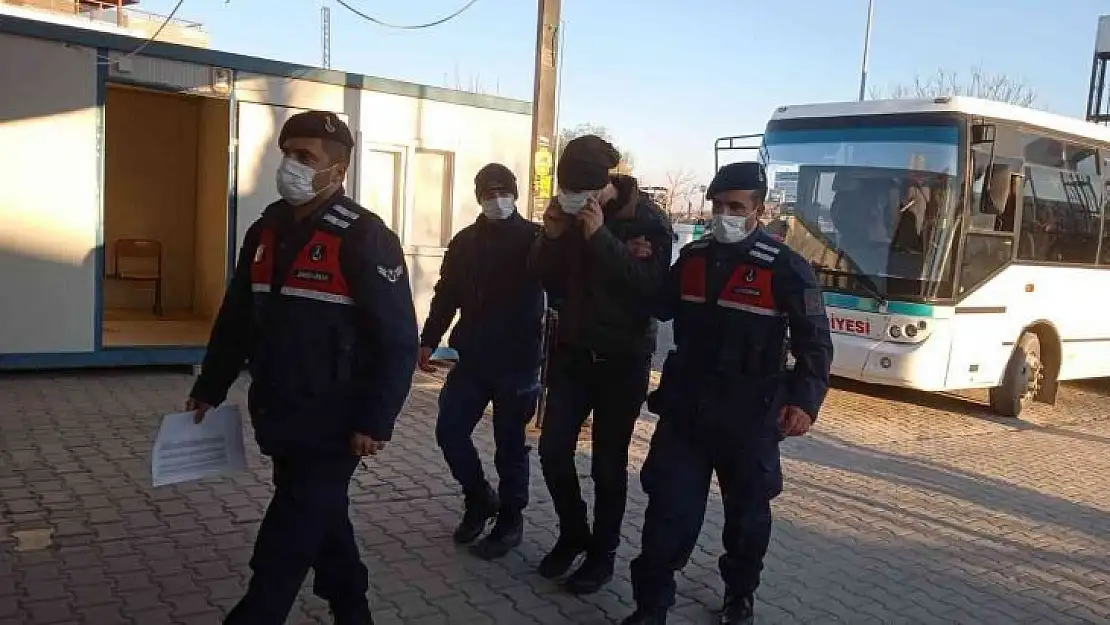 Tekneyle kaçmaya çalışan FETÖ'cüler, ihraç kaymakam, subay, polis ve öğretmen çıktı