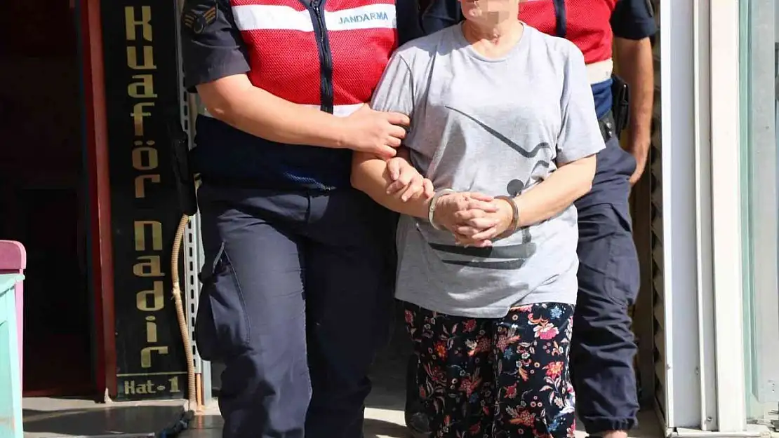 Telsizlerle haberleşen göçmen kaçakçıları 3 aylık takibin ardından yakalandı