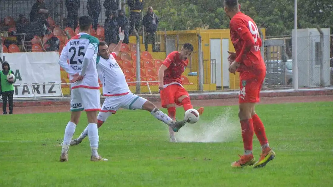 TFF 3. Lig: Efeler 09 SFK: 2 - Karşıyaka: 3