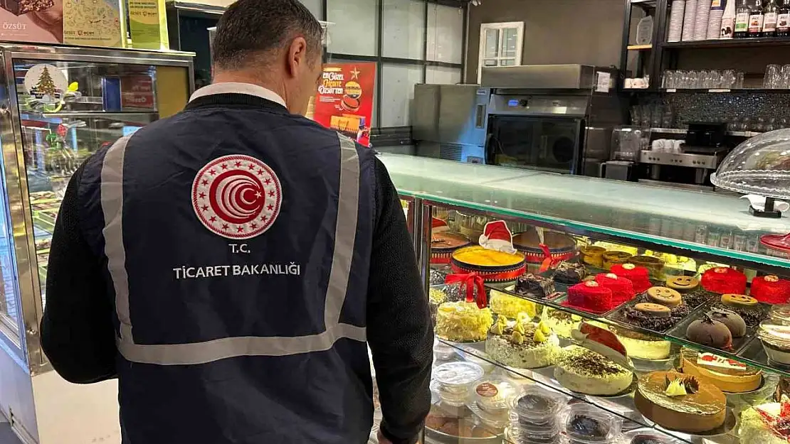 Ticaret Bakanlığı ekipleri İzmir'de market ve pastaneleri denetledi