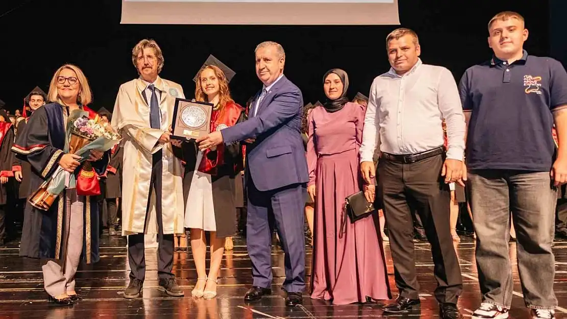 Tıp fakültesi birincisi Mustafkemalpaşa'dan