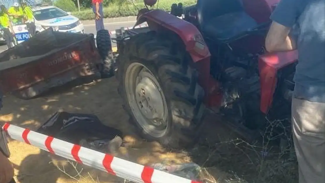 Tırla çarpışan tahıl yüklü traktör sürüklendi: 1 ölü