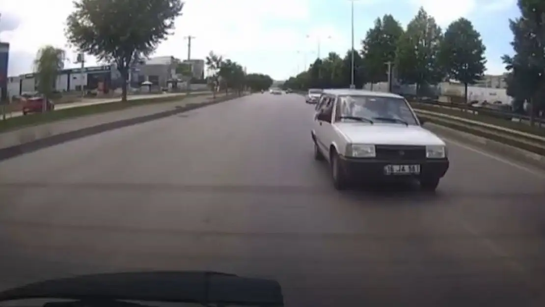 TOFAŞ ile ölümüne makas kamerada... Kaza böyle teğet geçti