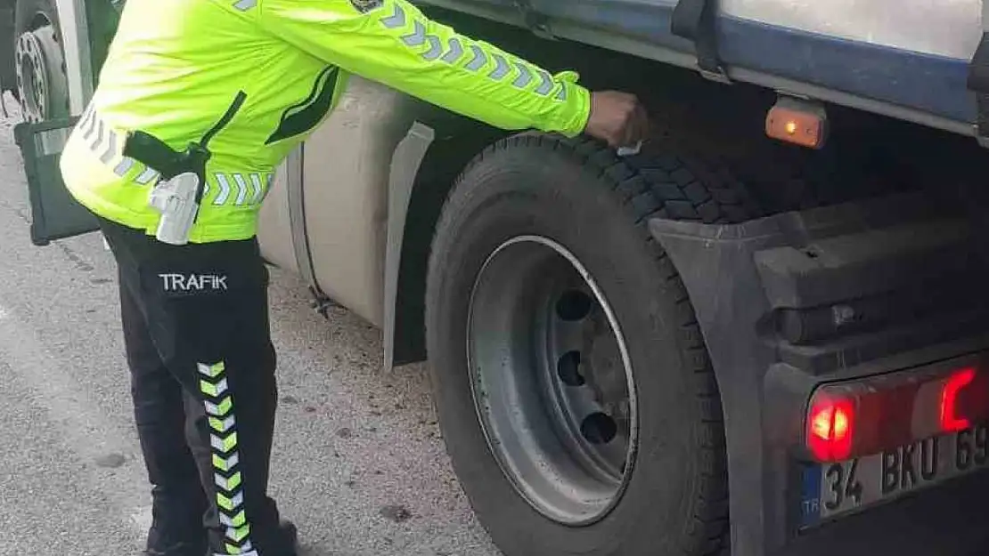 Trafik polislerinden kış lastiği denetimi