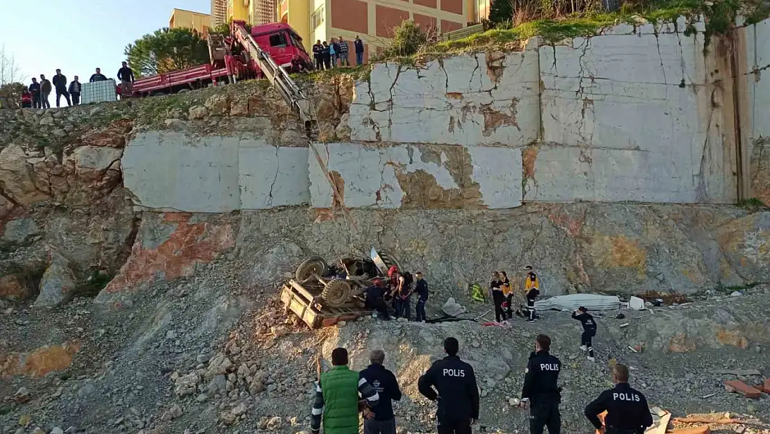 Traktör 20 metrelik şarampole yuvarlandı, sürücüsü öldü