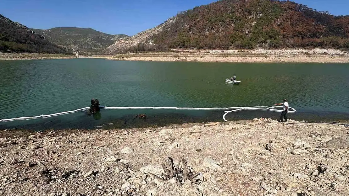 Traktör baraja devrildi, altında kalan sürücü öldü