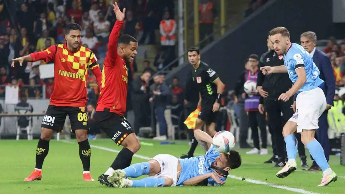 Trendyol Süper Lig: Göztepe: 0 - Trabzonspor: 0 (İlk yarı)