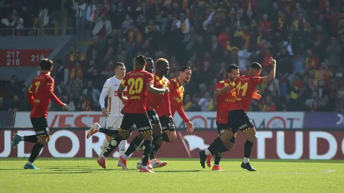 Trendyol Süper Lig: Göztepe: 1 - Antalyaspor: 0 (İlk yarı)