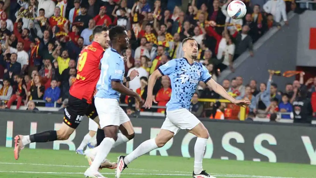 Trendyol Süper Lig: Göztepe: 2 - Başakşehir: 0 (İlk yarı)