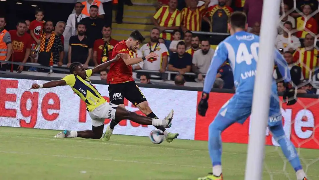 Trendyol Süper Lig: Göztepe:0 - Fenerbahçe:2  (İlk yarı)