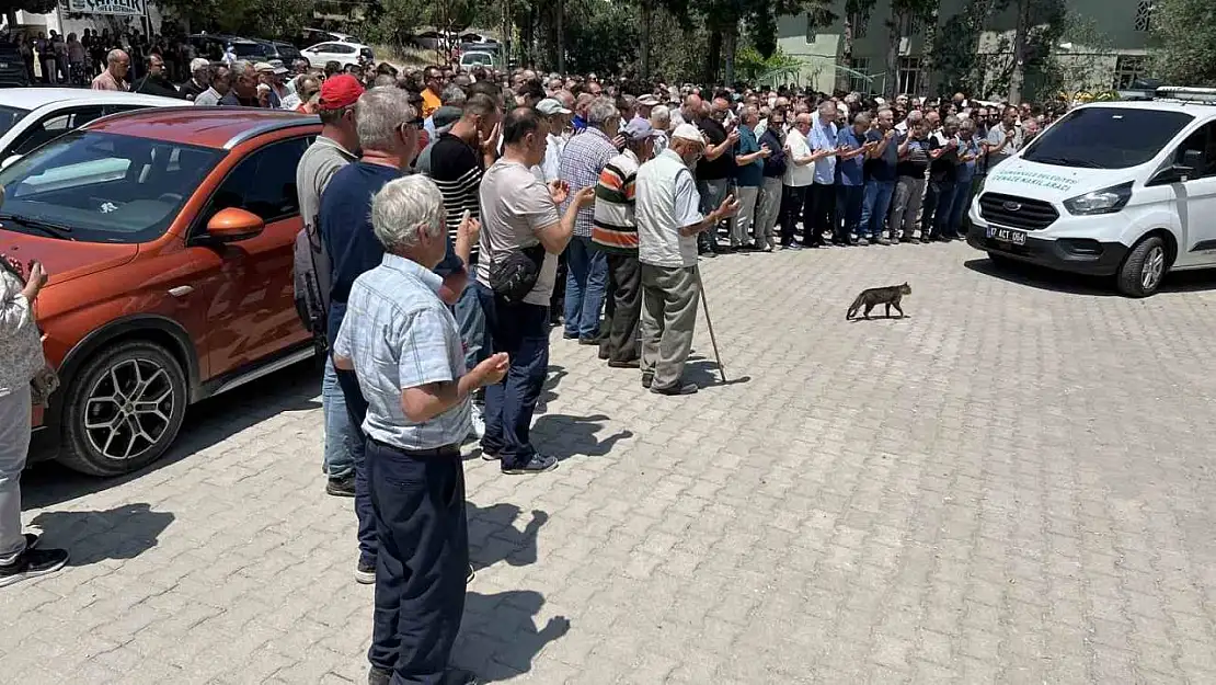 Tunceli'deki kazada hayatını kaybeden anneanne ve torun Çanakkale'de son yolculuklarına uğurlandı