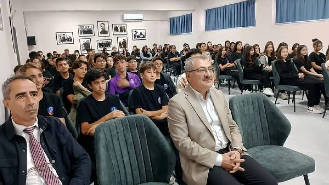 Turgut Reis Anadolu Lisesi'nde 'Hazreti Peygamberin Şahsiyet İnşasındaki Rolü' konulu program düzenlendi