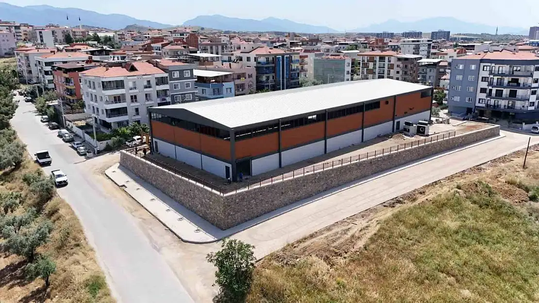 Turgutlu Belediyesi Mimar Ferdi Zeyrek Spor Kompleksi'nde sona yaklaşıldı