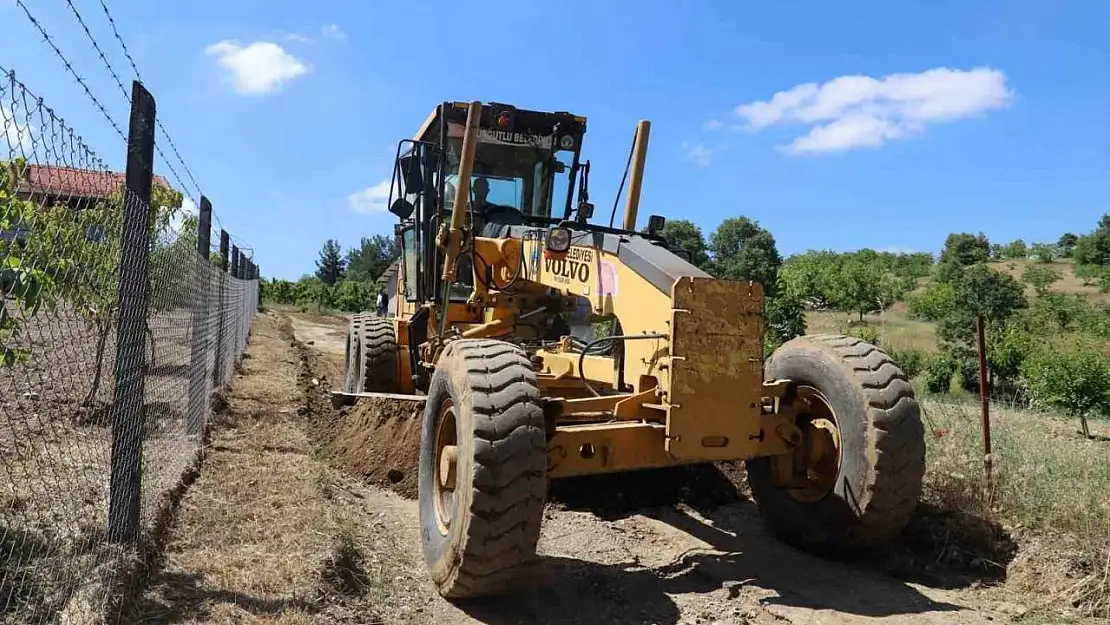 Turgutlu Belediyesinden 37 kırsal mahalleye yol desteği