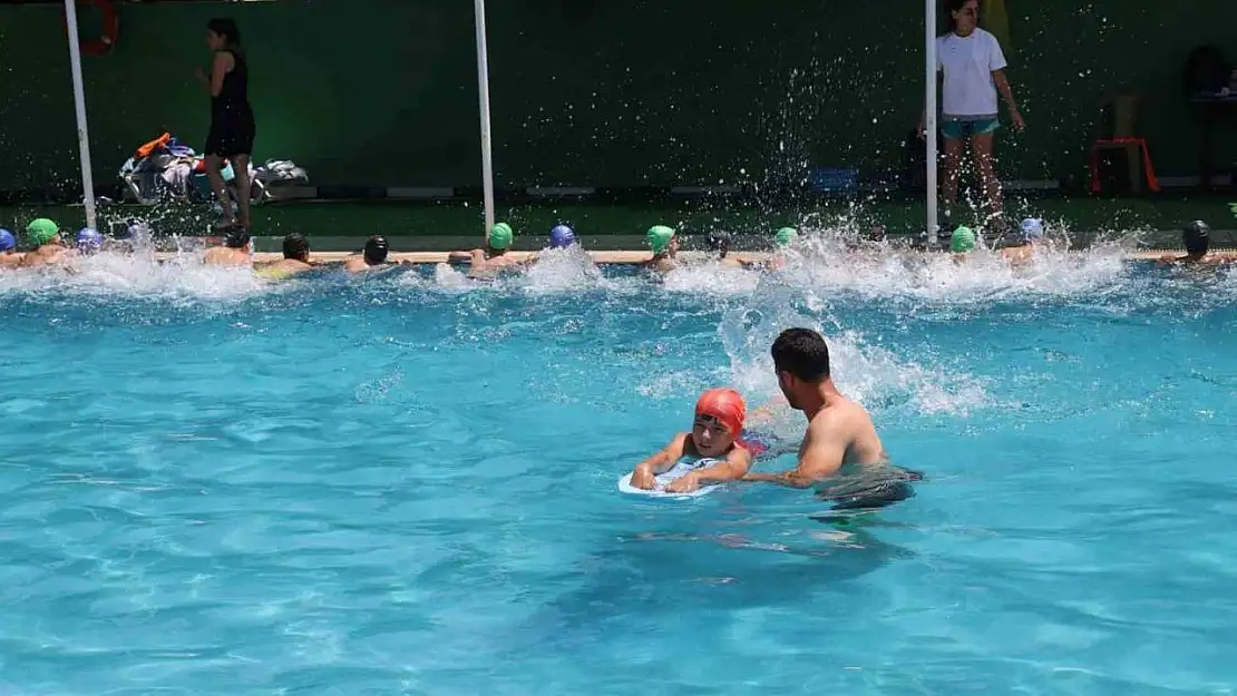 Turgutlu'da çocuklar yaz spor okullarıyla hem eğleniyor hem öğreniyor