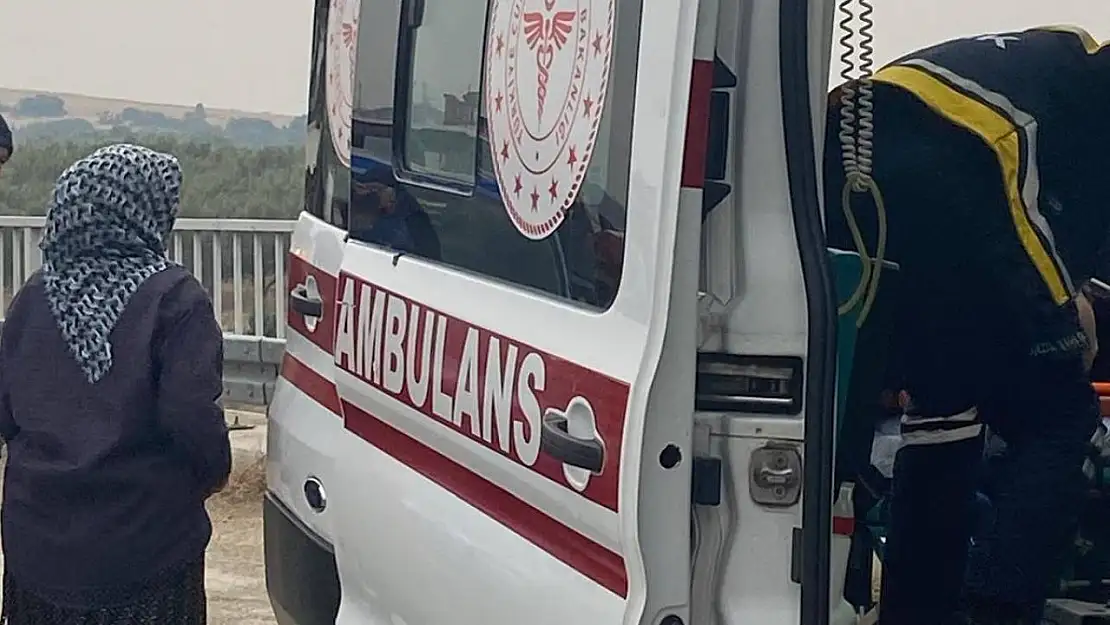 Turgutlu'da, devrilen traktörün altında kalan sürücü yaralandı