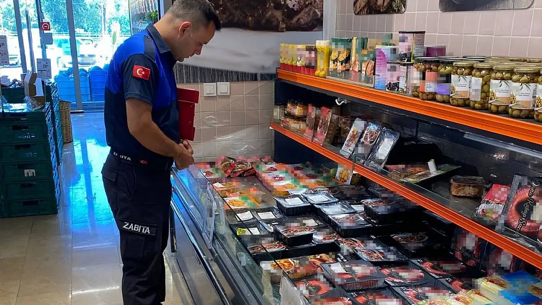Turgutlu Zabıtasından marketlere sıkı denetim