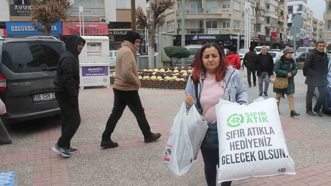 Turgutlulular deprem bölgesi için yardım kampanyasına akın etti