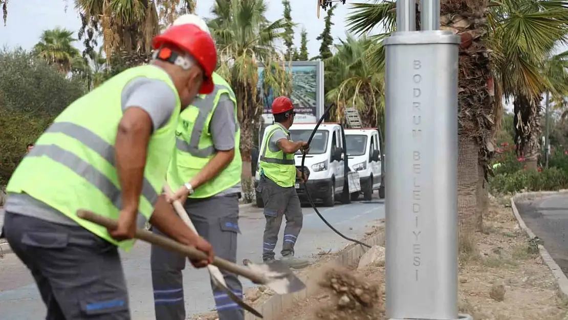 Turgutreis kıyı şeridinde aydınlatma çalışmaları sürüyor