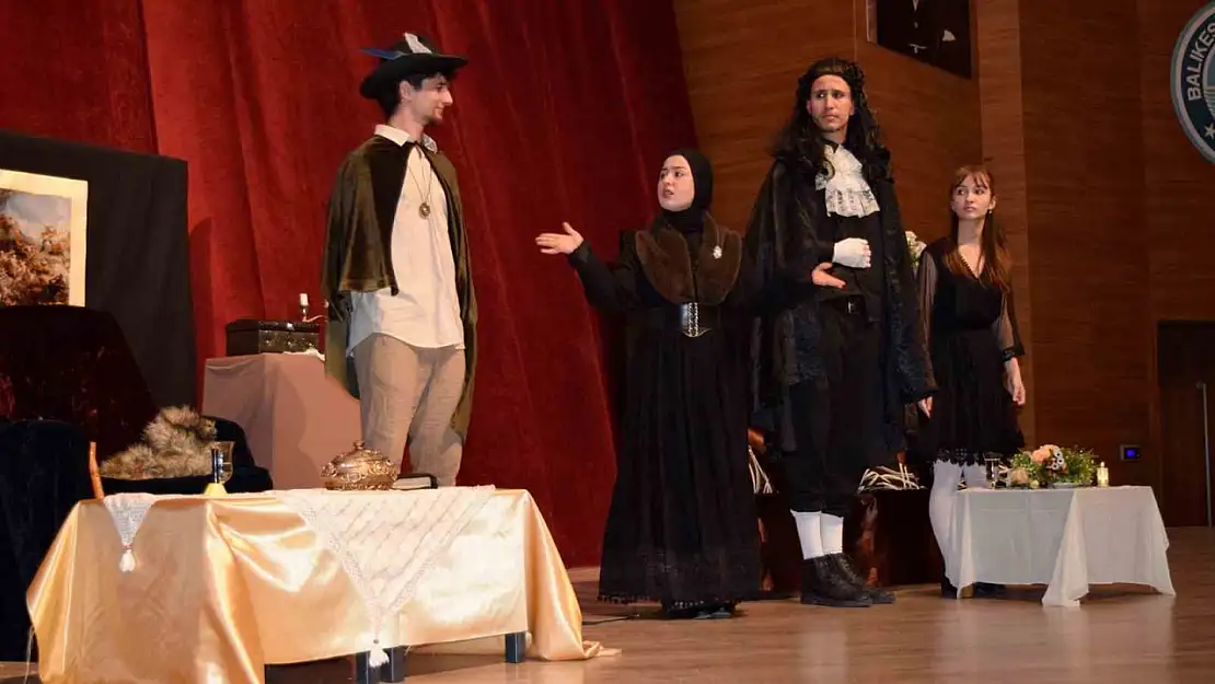 Turizm Fakültesi öğrencilerinden muhteşem tiyatro oyunu