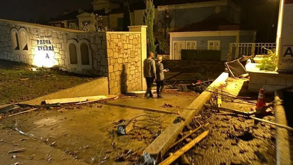 Turizm kenti Çeşme'de hortum felaketi