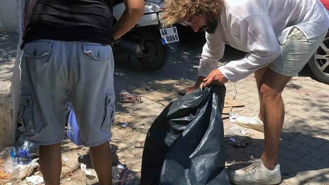 Turizm kentindeki çöpler toplanmayınca iş muhtara düştü