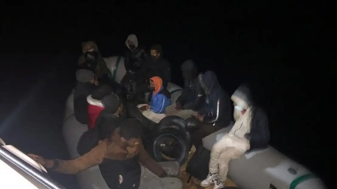 Türk kara sularına itilen 58 göçmen kurtarıldı