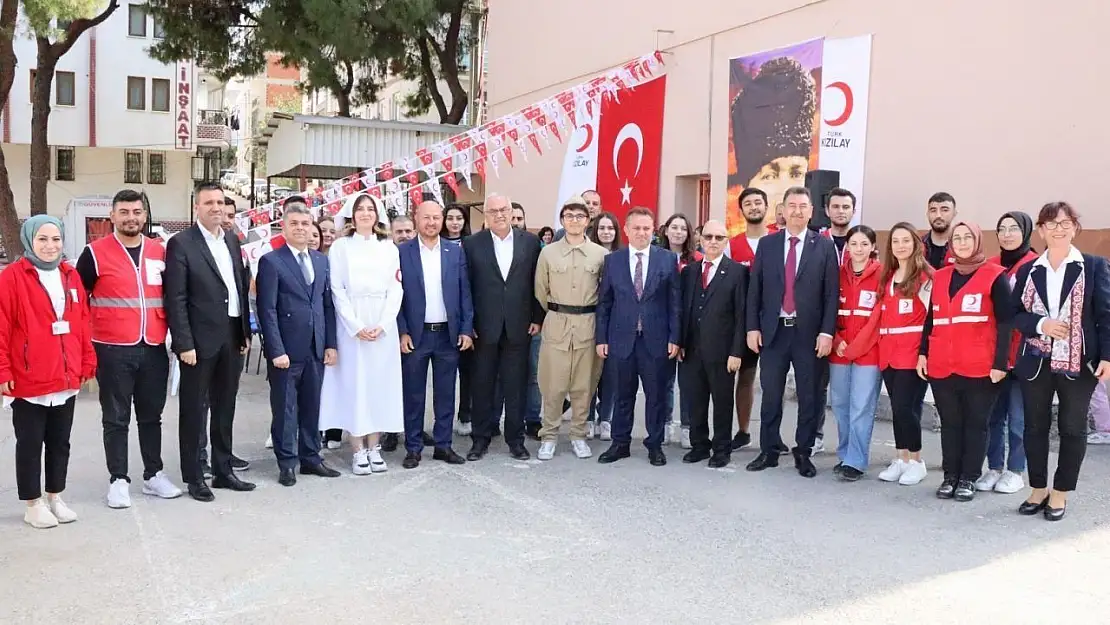 Türk Kızılay'dan Manisa'da İstiklal İlkokuluna kütüphane