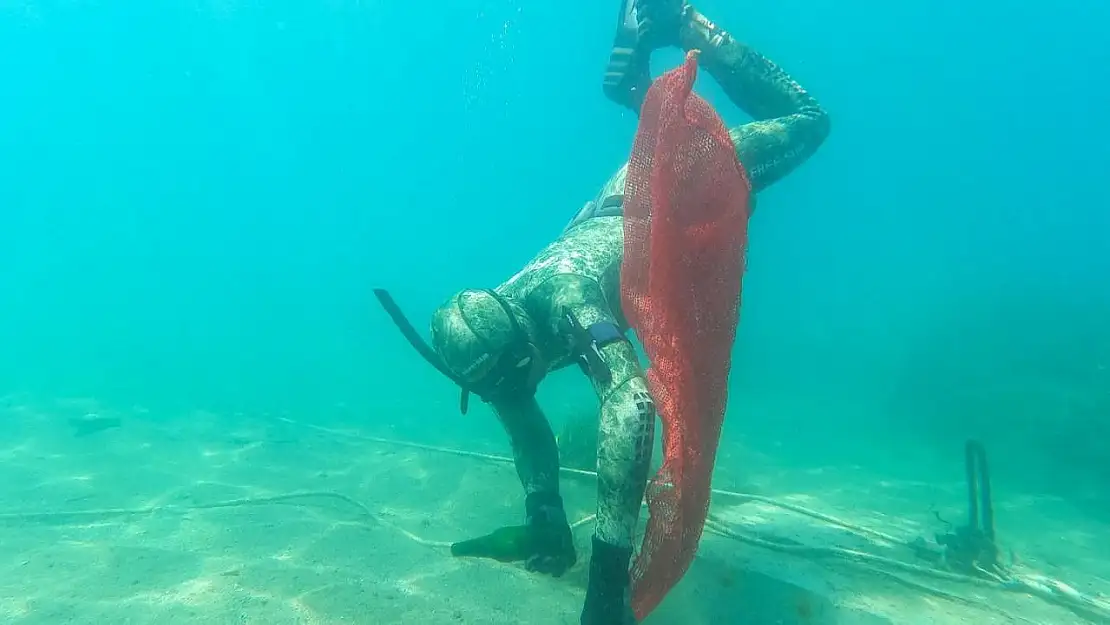 Türkbükü'nde deniz dibi temizliği