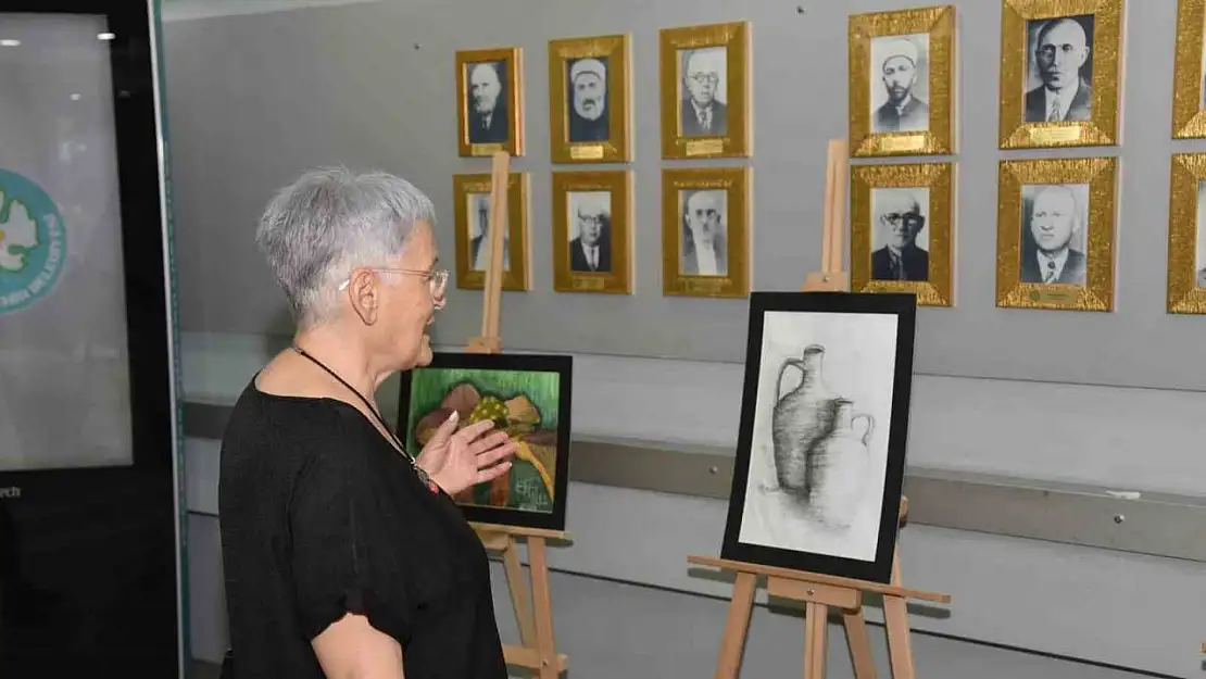 Türkiye Alzheimer Derneği resim sergisi açtı