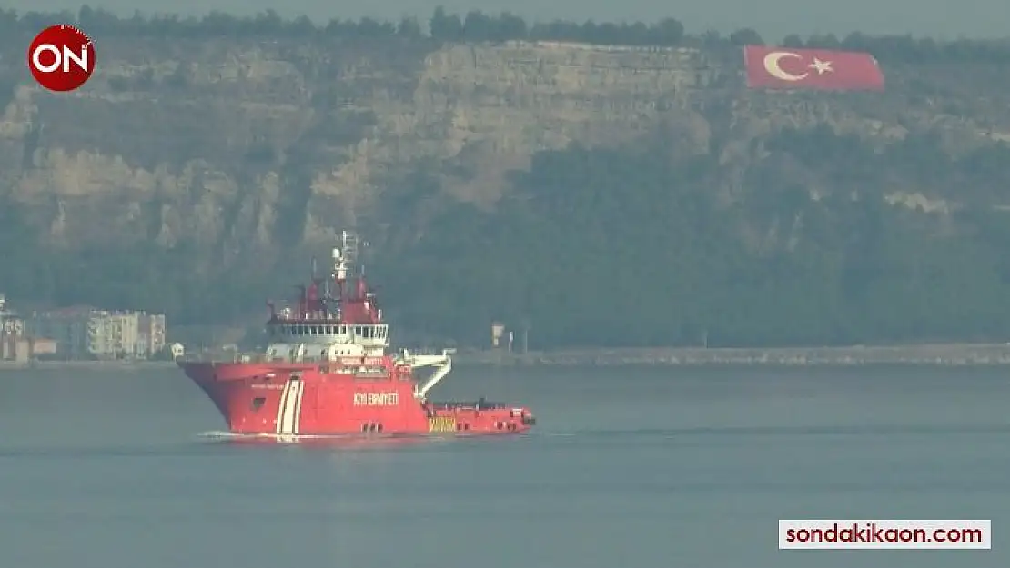 Türkiye'nin ilk acil kurtarma gemisi 'Nene Hatun' Çanakkale Boğazı'ndan geçti