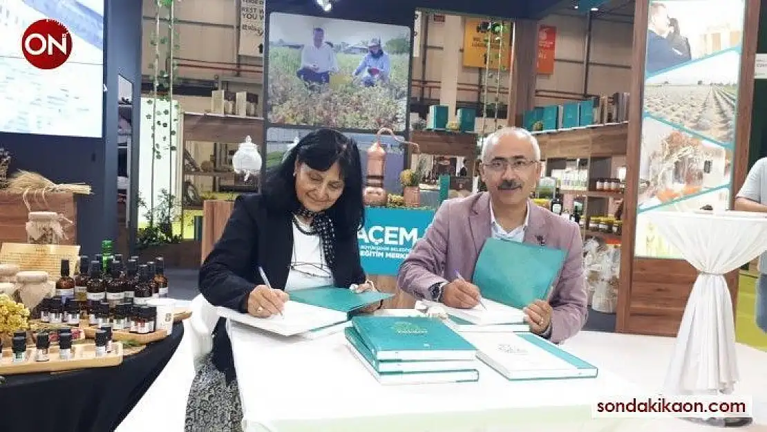 TÜYAP'ta Kazdağlar'ının şifalı bitkileri kitabına imza günü