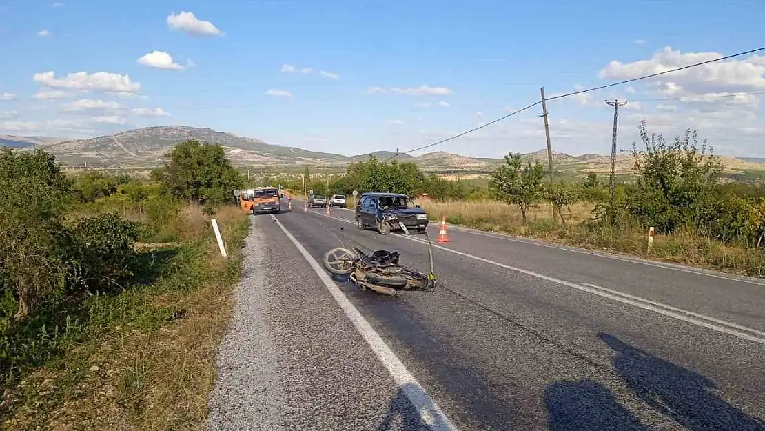 U dönüşü yaparken otomobilin çarptığı motosikletli öldü