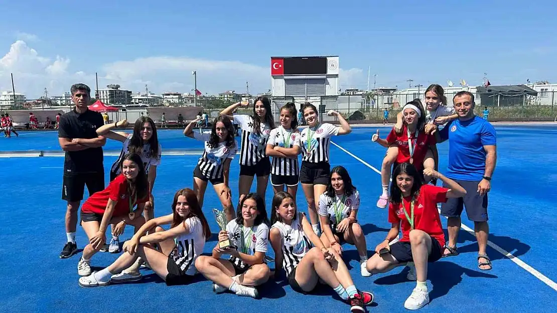 U16 Kızlar Hokey 'de Ege Yıldızları averajla Türkiye 2'incisi oldu