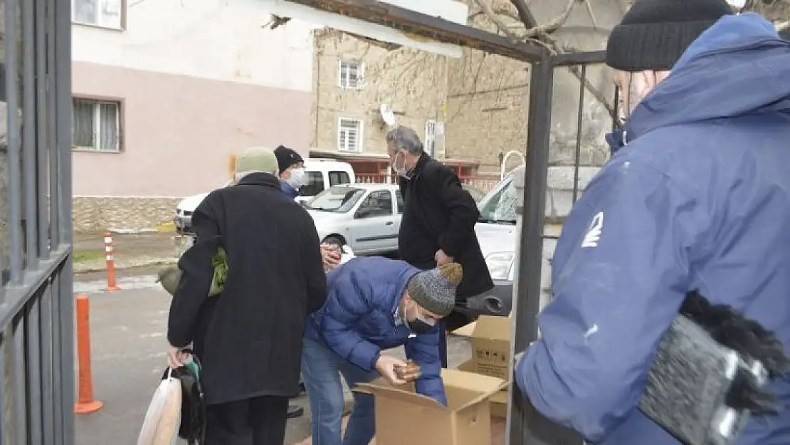 Üç ayların başlangıcı dolayısıyla lokma tatlısı ikram