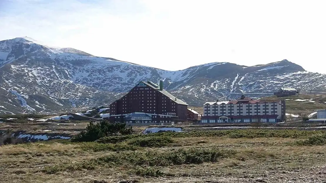 Uludağ'da karlar eridi, güneş ve rüzgar hakim