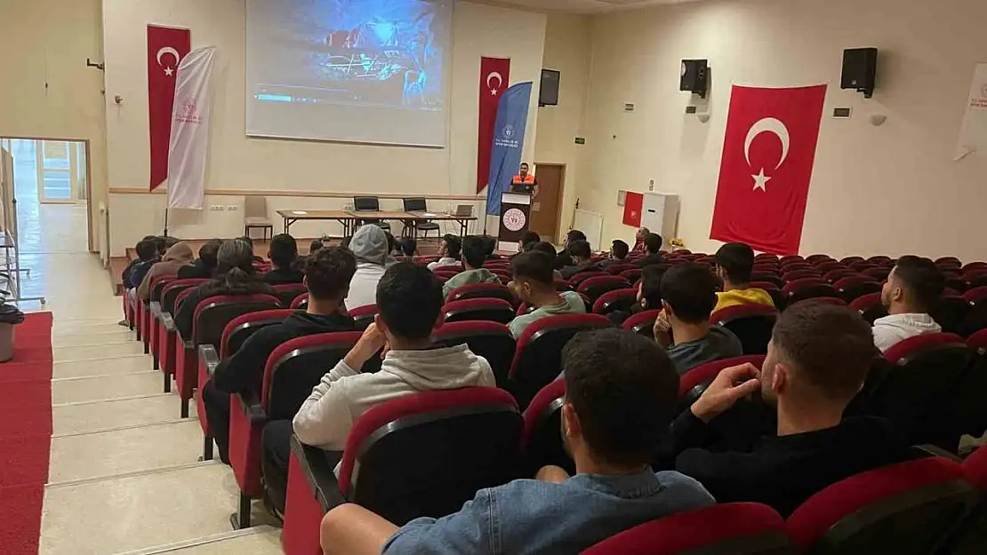 Üniversite öğrencilerine afet farkındalık eğitimleri verildi