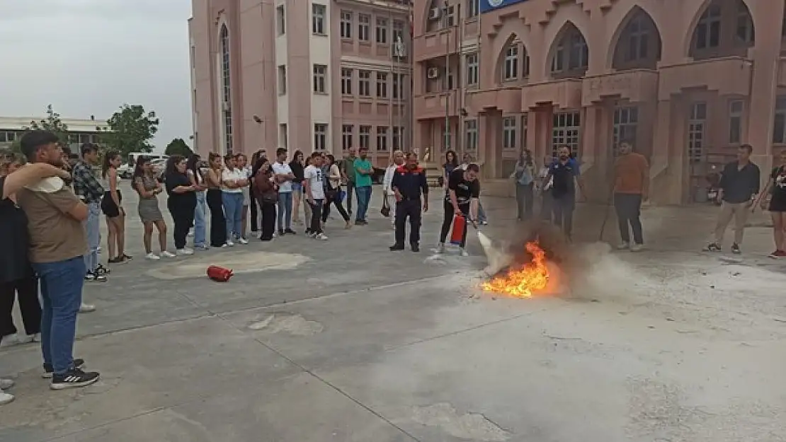 Üniversiteli gençler Destek AFAD Gönüllüsü oldu